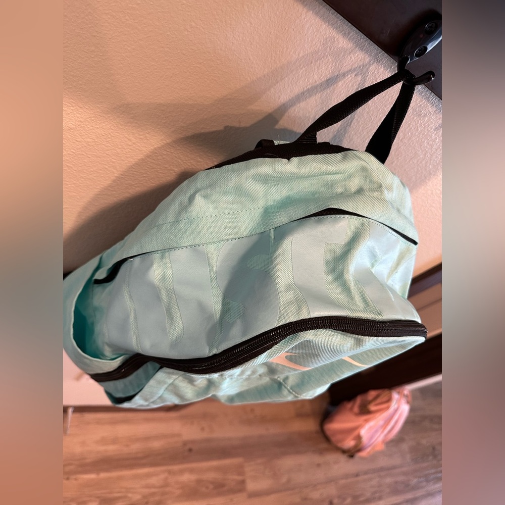 Cute Nike Backpack! - Picture 4 of 9